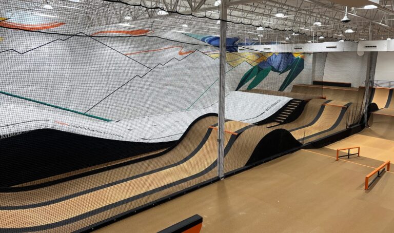 SnoBahn Thornton, indoor skate and snow park - Bigairbag landing big jump area